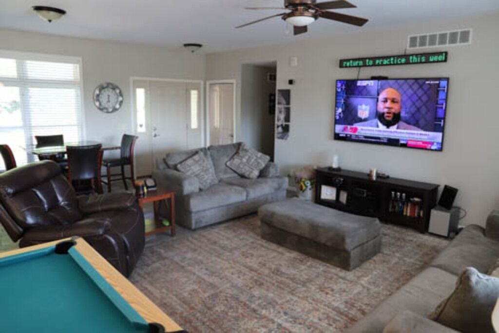 Photo of Livingroom in Simonton Lake