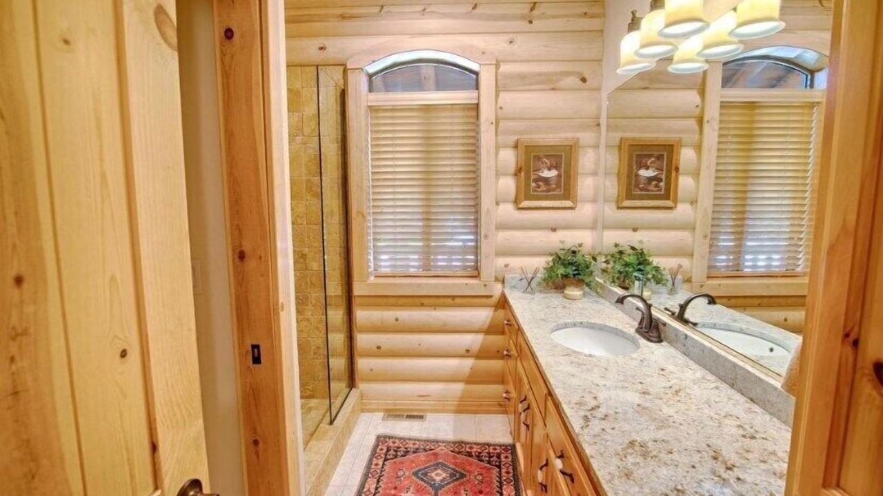 Photo of Bathroom in Pinetop