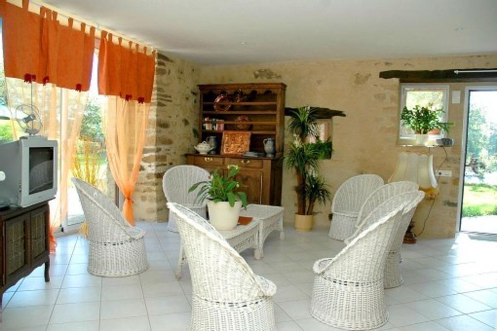 Photo of Others in Baud