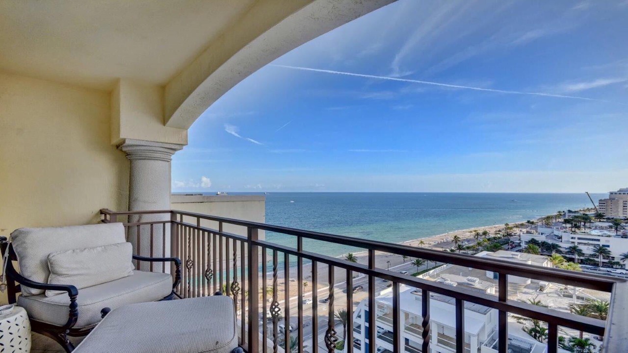 Photo of Patio Balcony in Central Beach