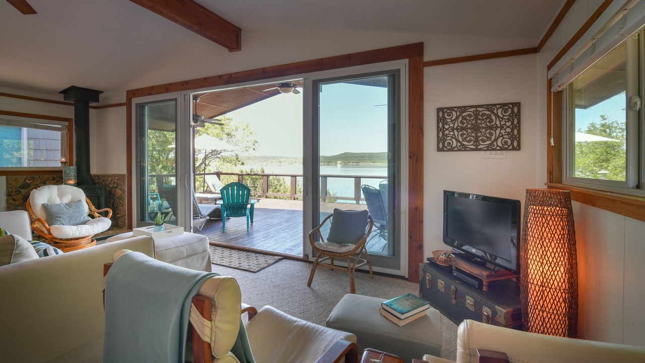 Photo of Livingroom in Graford