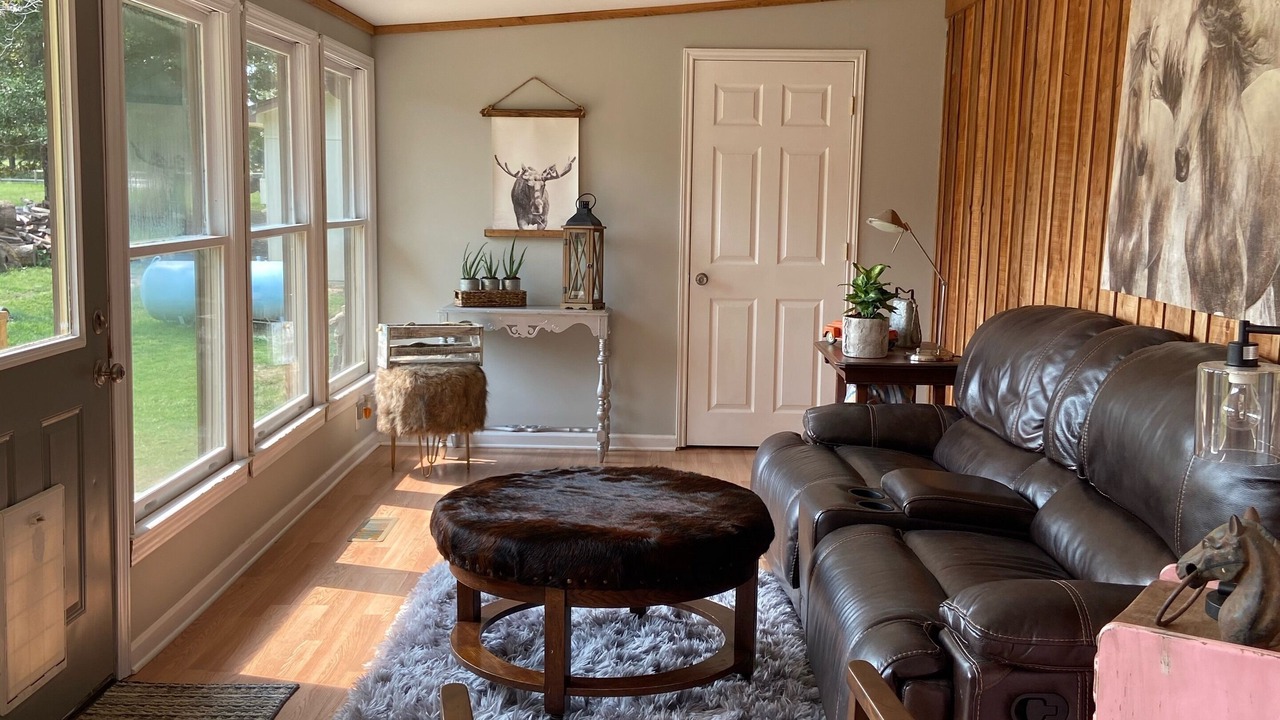 Photo of Livingroom in Hickory Plains