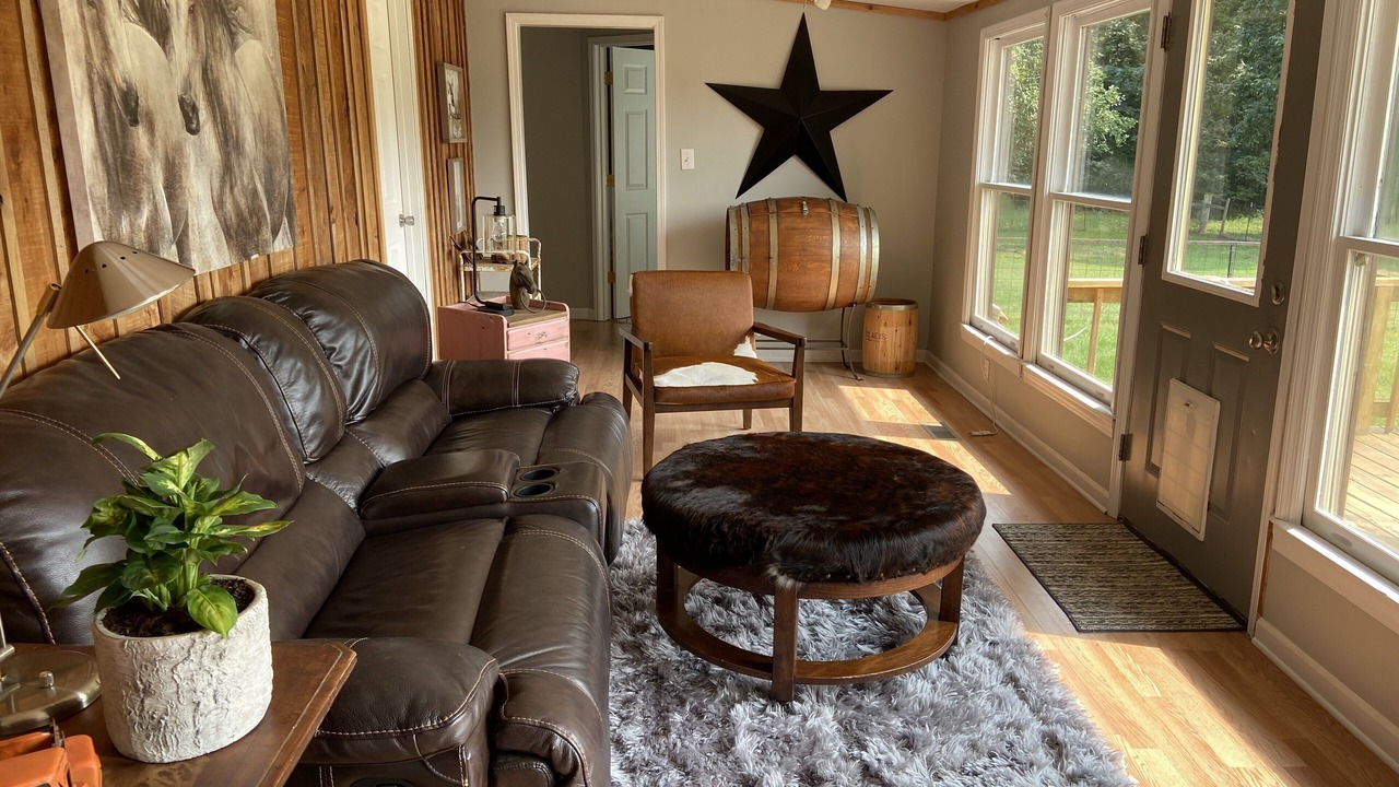 Photo of Livingroom in Hickory Plains