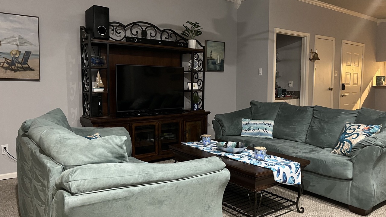 Photo of Livingroom in Taylor Lake Village