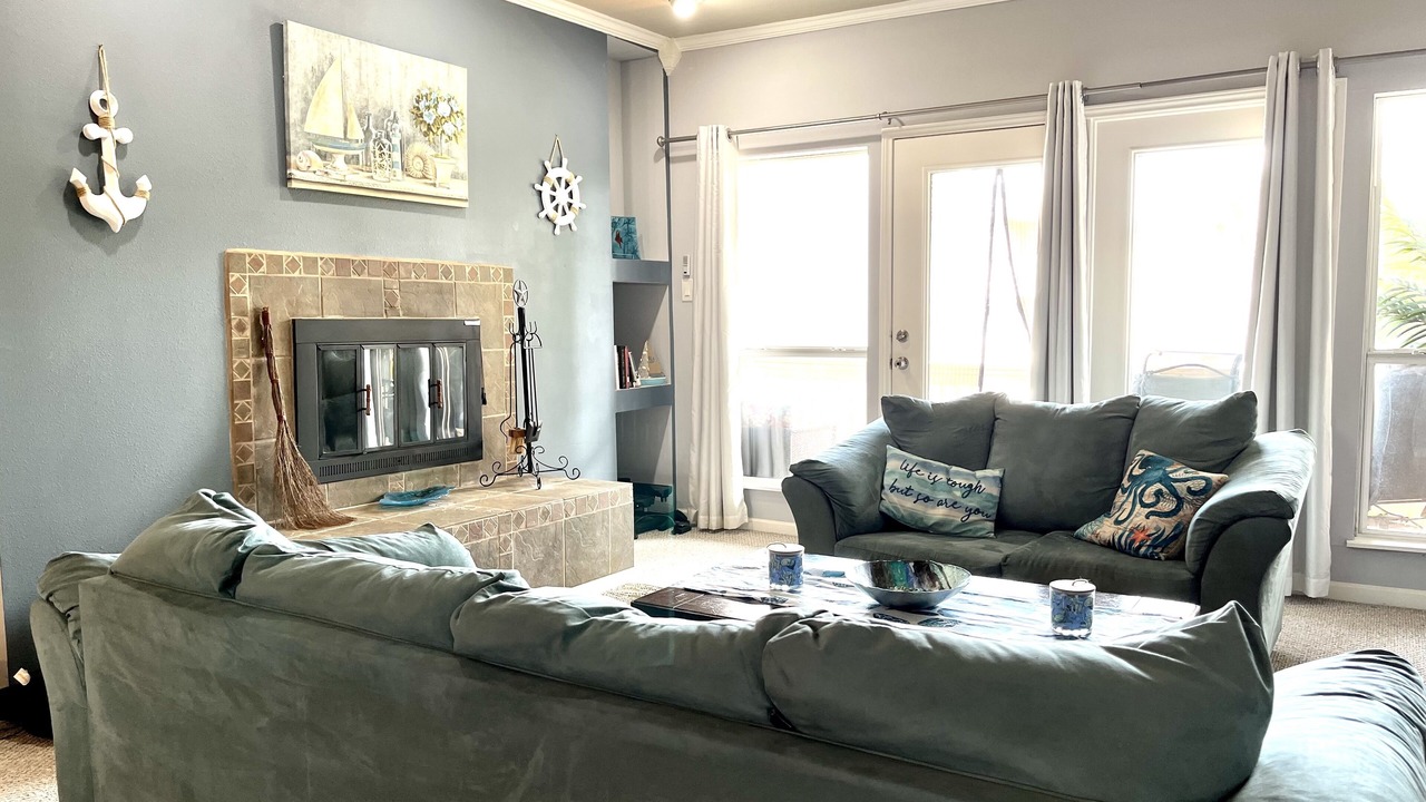 Photo of Livingroom in Taylor Lake Village