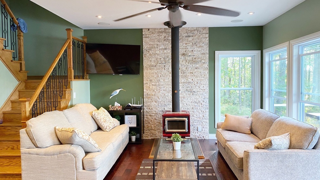 Photo of Livingroom in Gravenhurst