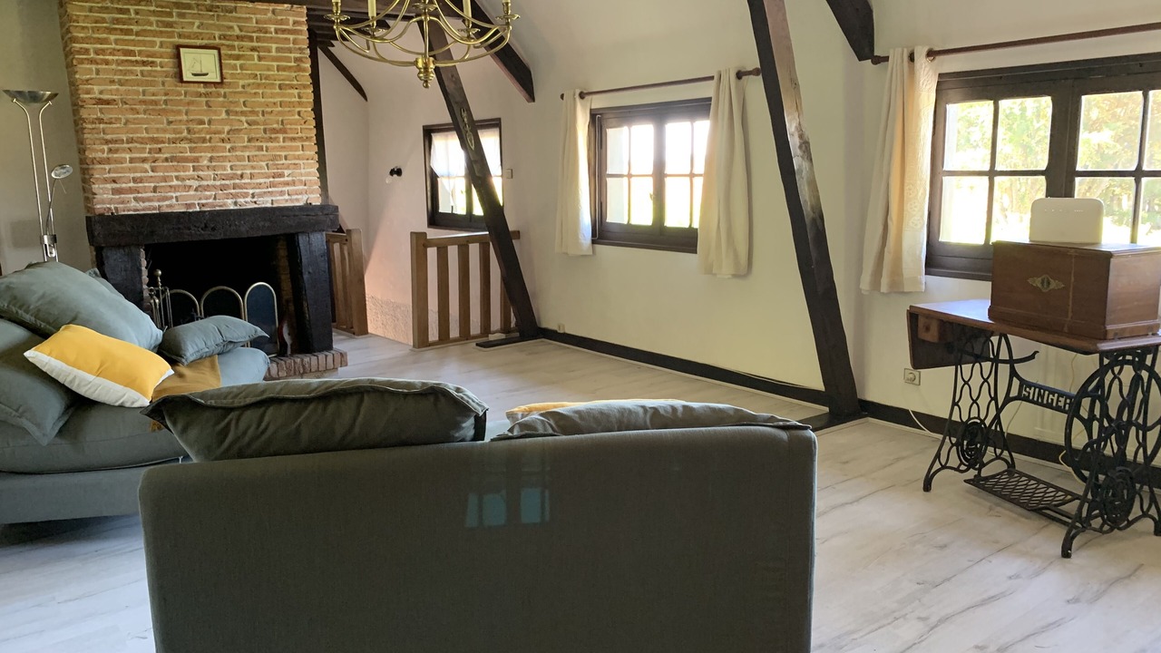 Photo of Livingroom in Theuville-aux-Maillots