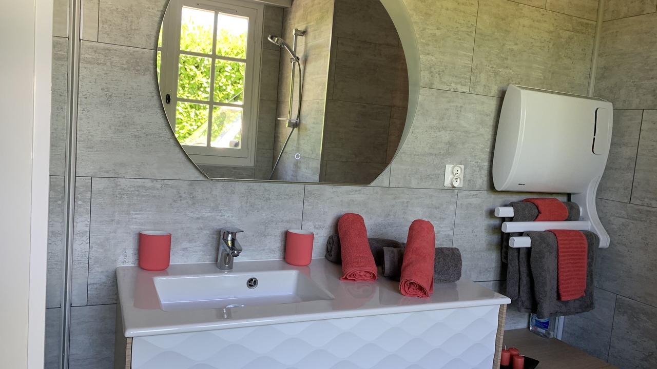 Photo of Bathroom in Theuville-aux-Maillots