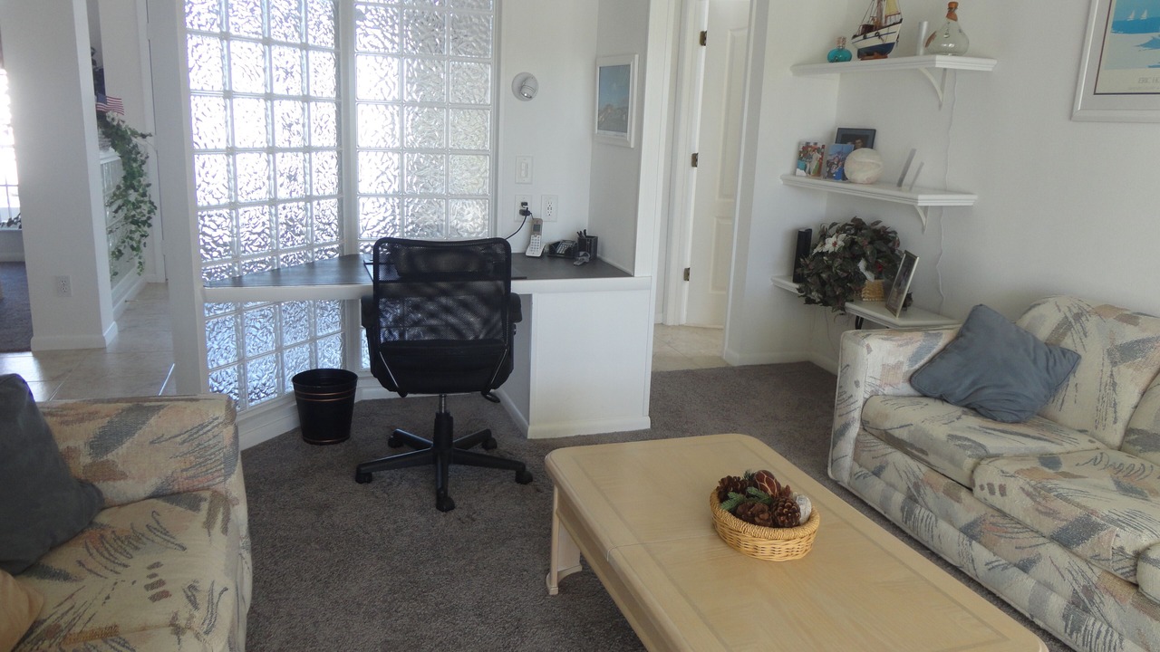 Photo of Livingroom in Fairway Oaks