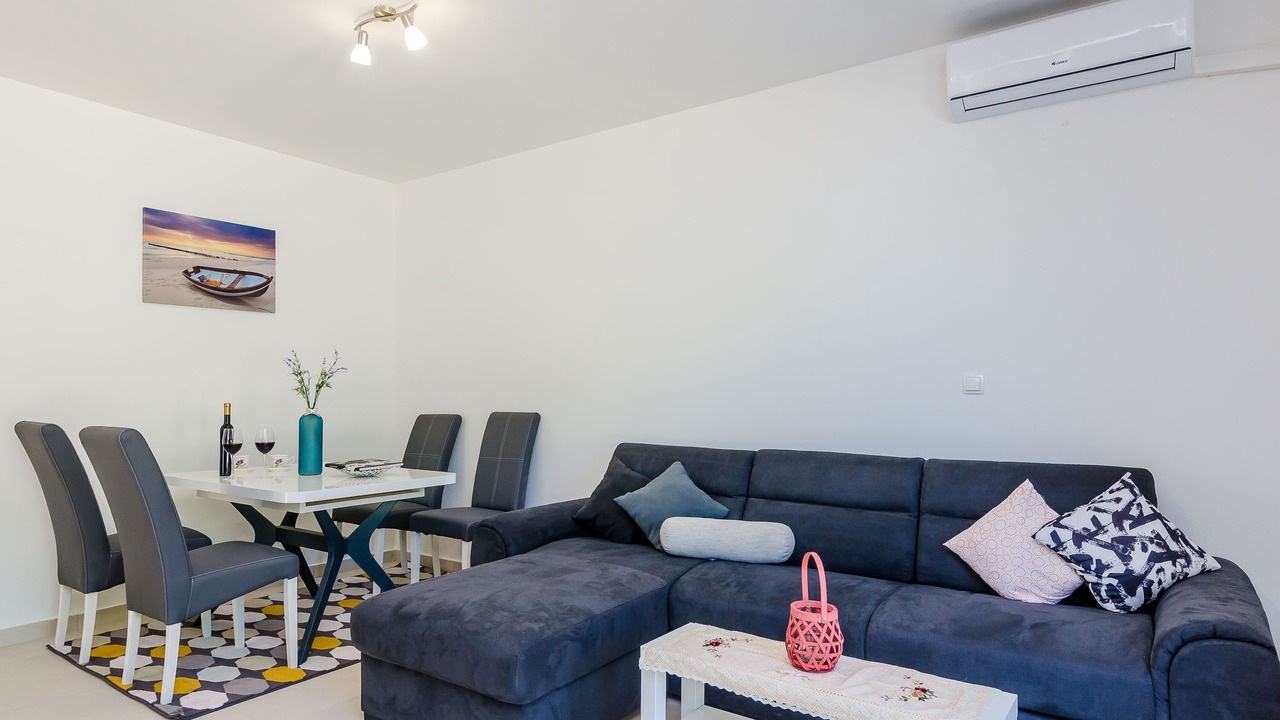 Photo of Livingroom in Broce
