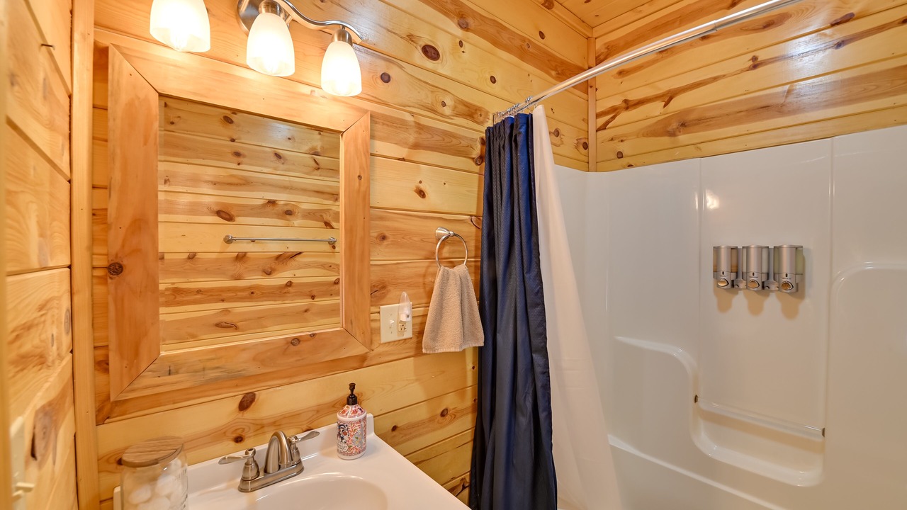 Photo of Bathroom in Beattyville