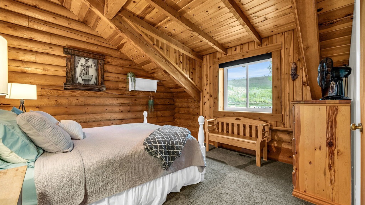 Photo of Bedroom in Scofield