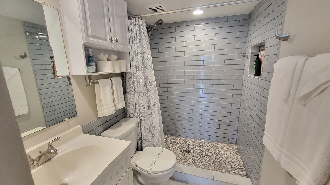 Photo of Bathroom in Jamaica Beach
