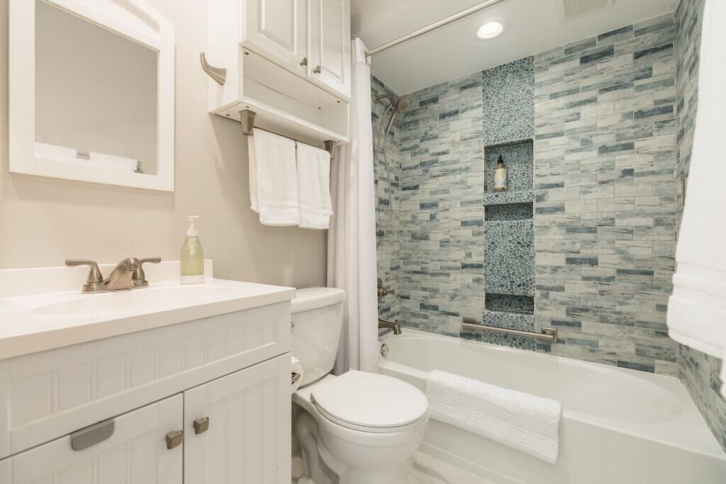 Photo of Bathroom in Jamaica Beach