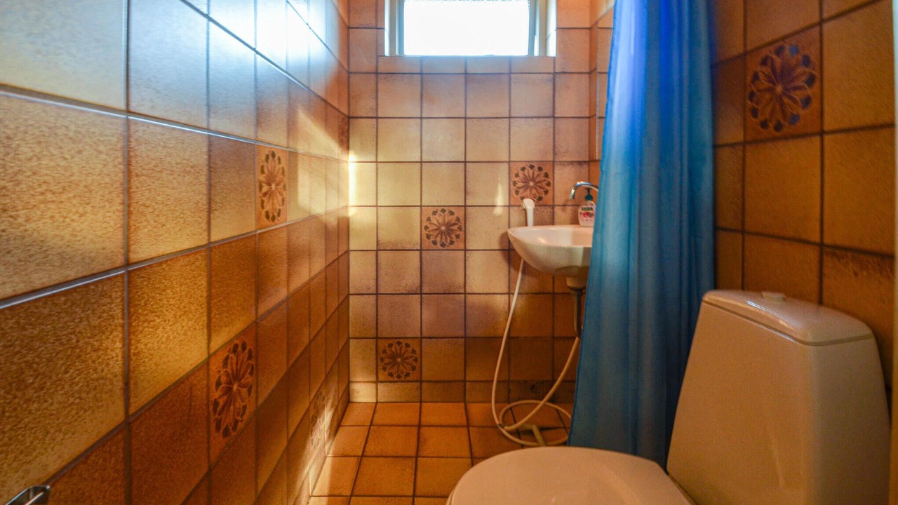 Photo of Bathroom in Fur