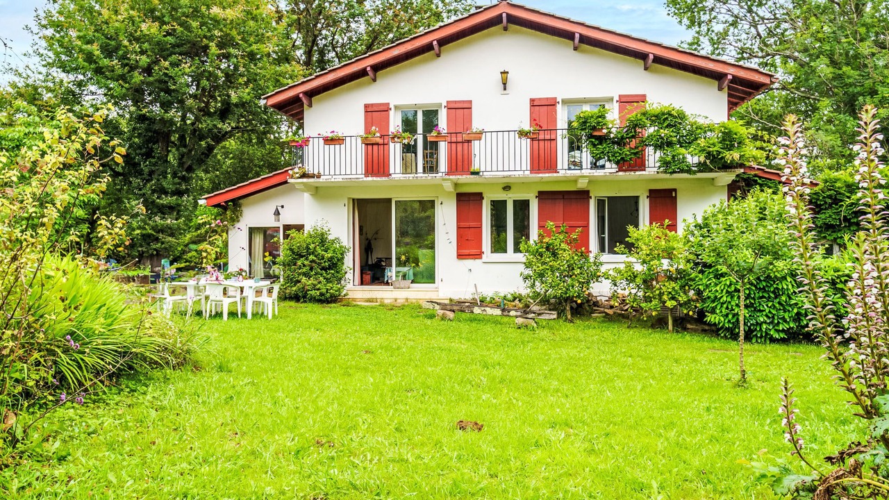 Photo of Others in Ascain