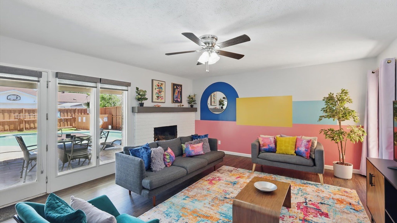Photo of Livingroom in Northeast Carrollton