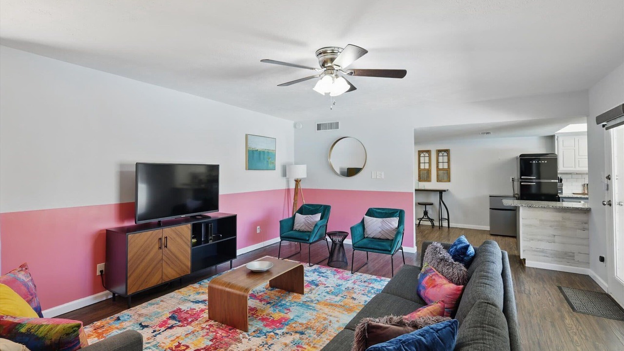 Photo of Livingroom in Northeast Carrollton