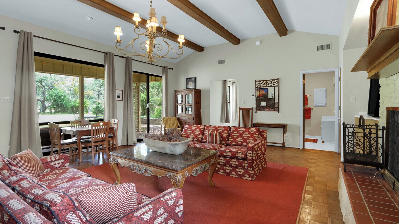 Photo of Livingroom in Spring Branch