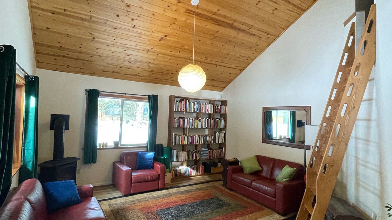 Photo of Livingroom in Mazama