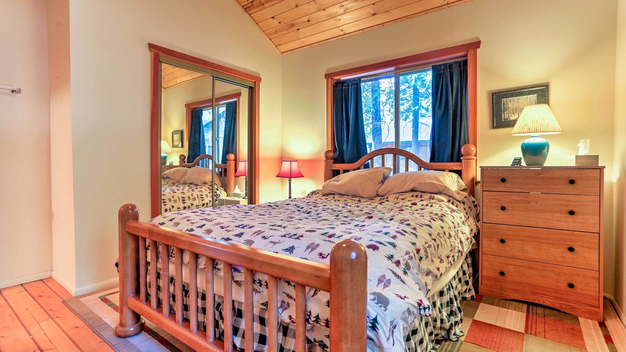 Photo of Bedroom in Mazama
