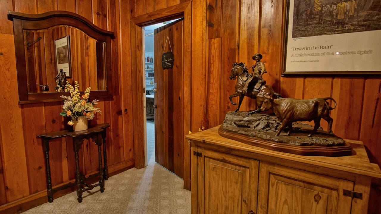 Photo of Bedroom in Glen Rose
