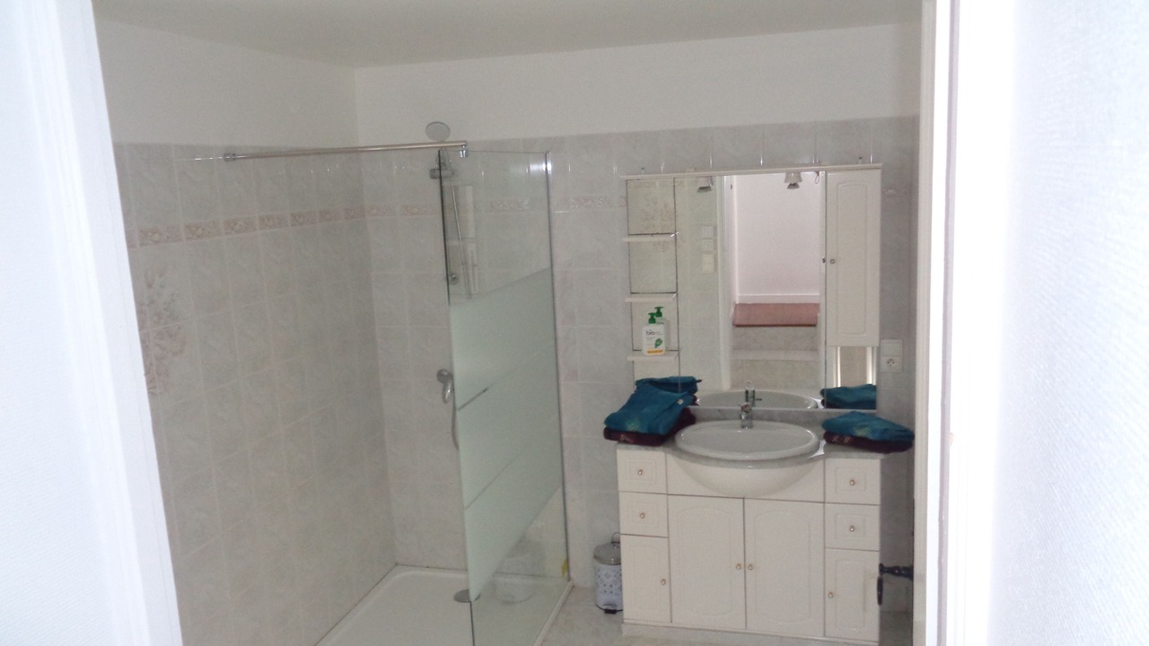 Photo of Bathroom in Monein