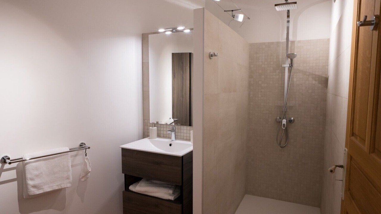 Photo of Bathroom in Lourmarin