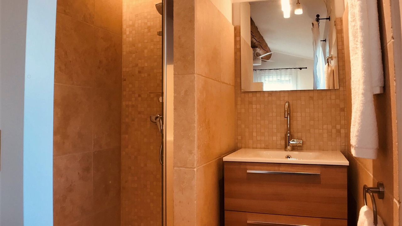 Photo of Bathroom in Lourmarin
