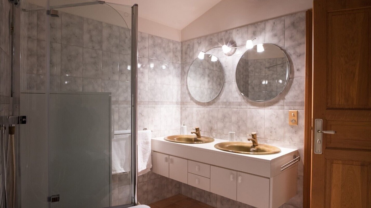 Photo of Bathroom in Lourmarin