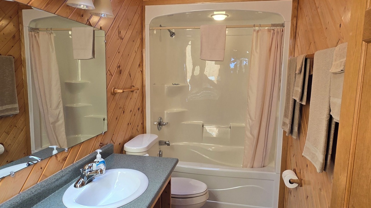 Photo of Bathroom in Sioux Narrows Nestor Falls