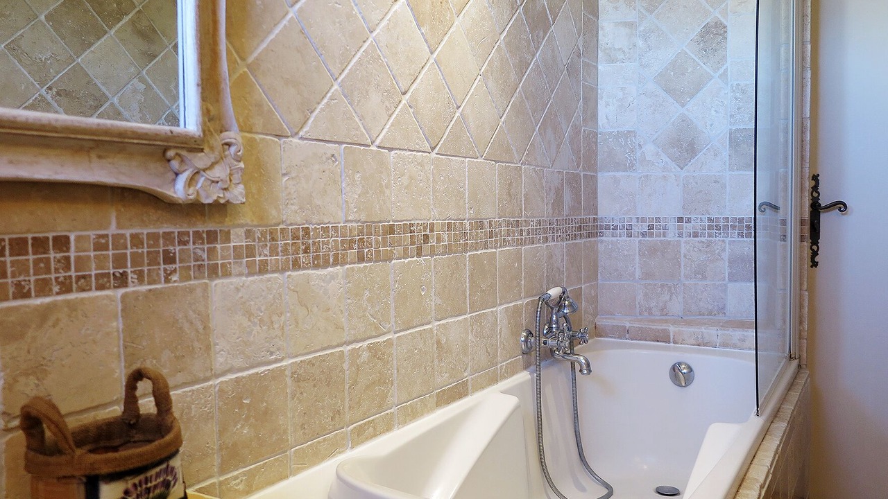 Photo of Bathroom in Sablet