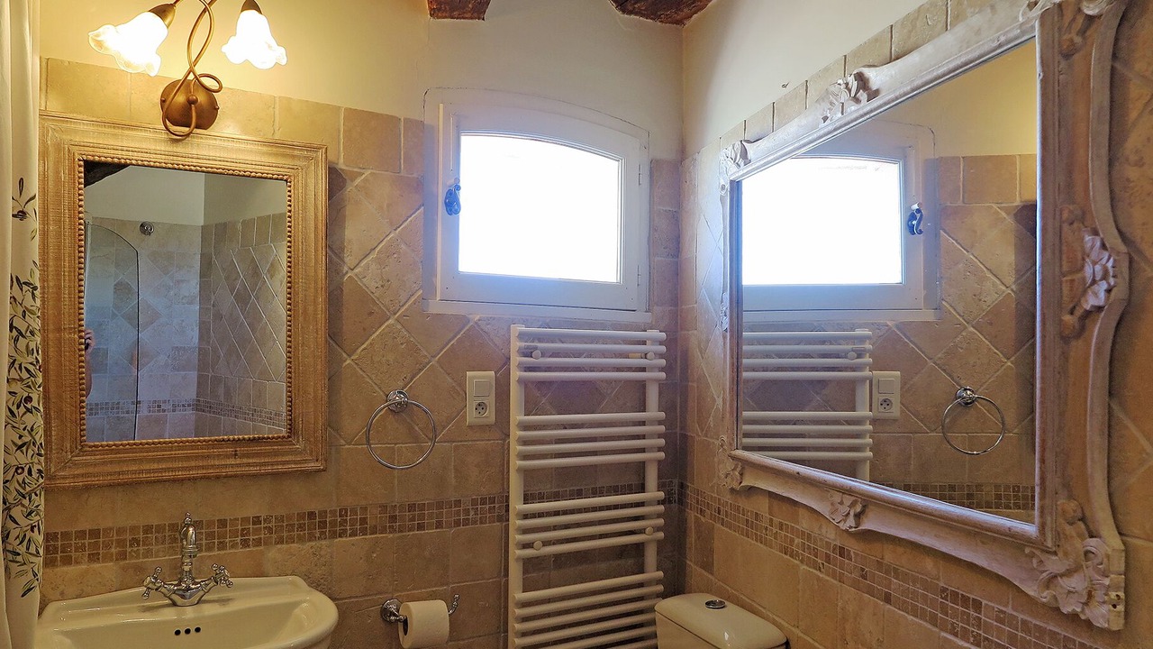 Photo of Bathroom in Sablet
