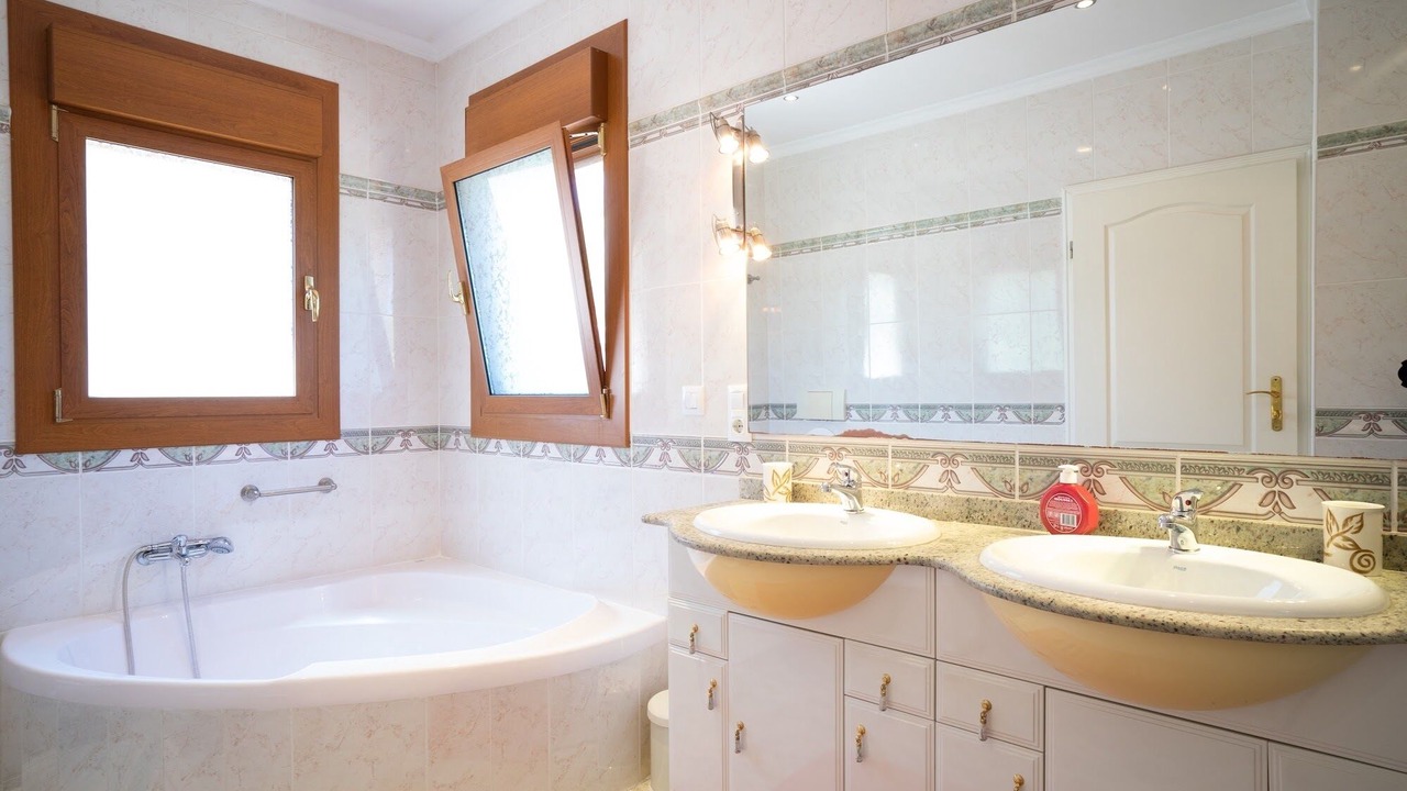 Photo of Bathroom in Benimeit