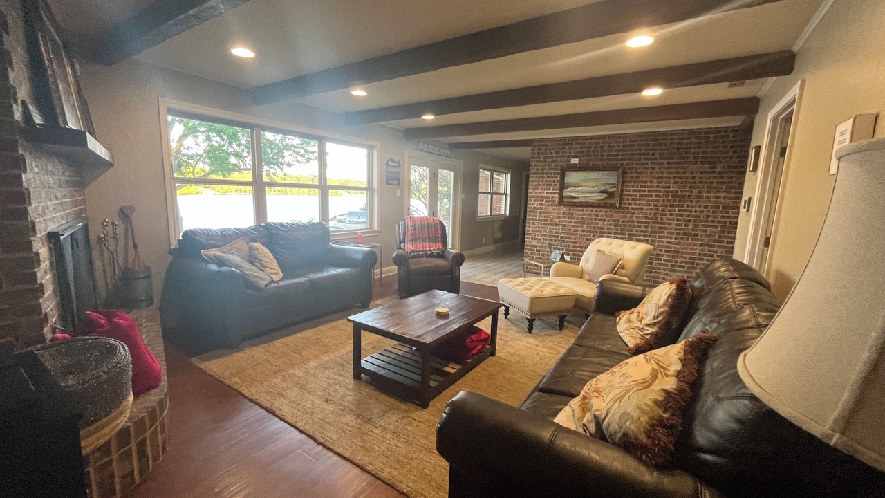 Photo of Livingroom in Gladewater