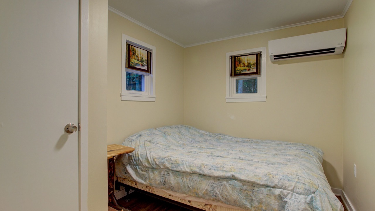 Photo of Bedroom in Laurelton