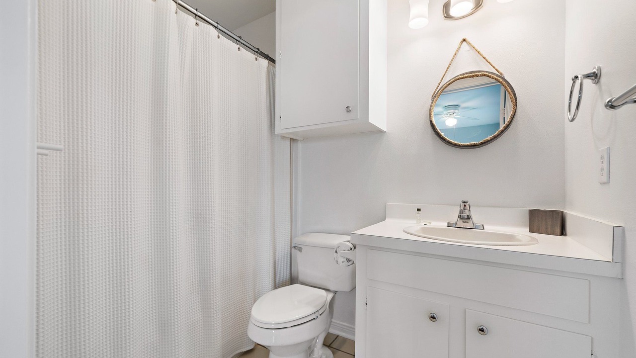 Photo of Bathroom in Pirates Beach