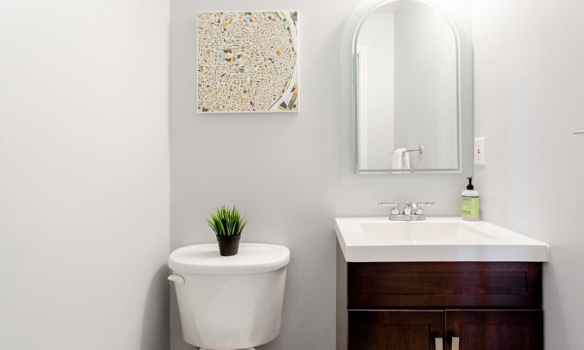 Photo of Bathroom in Lafayette Square