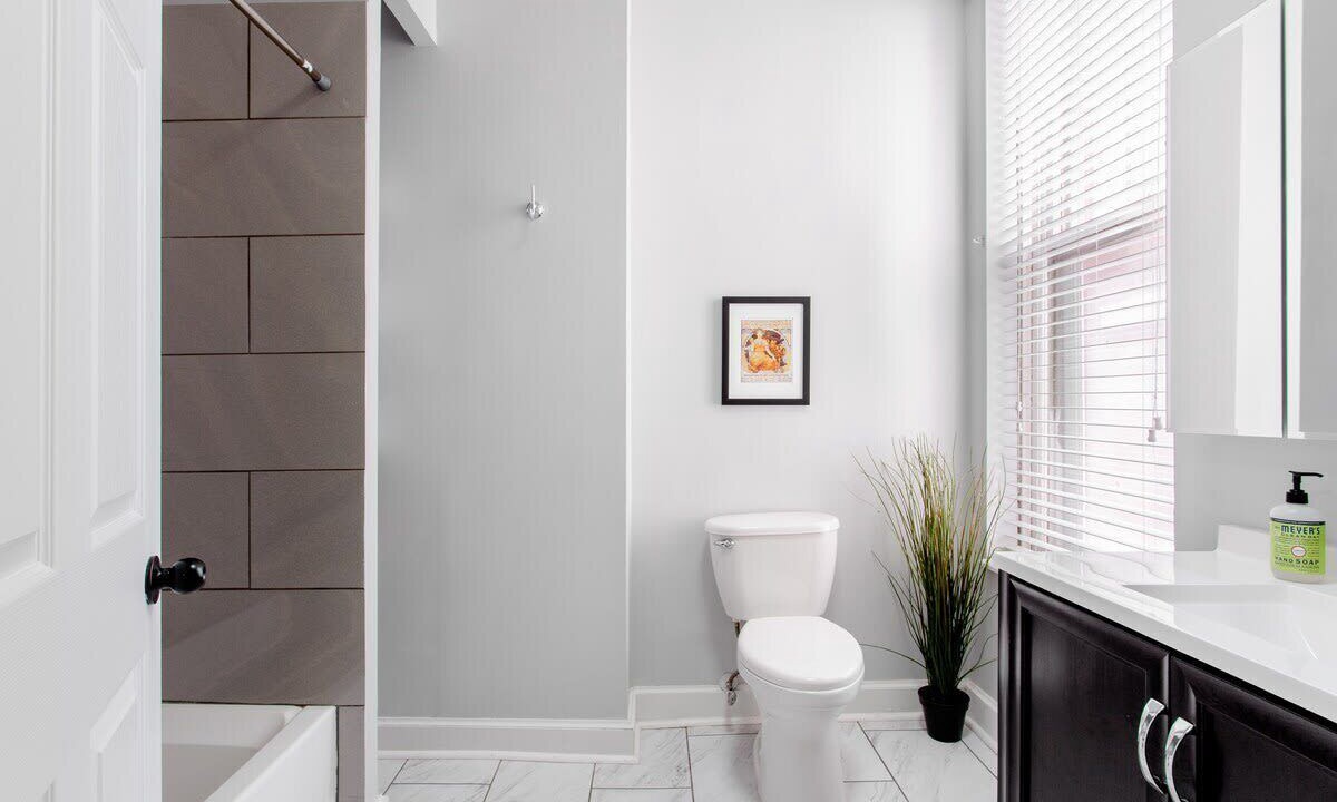 Photo of Bathroom in Lafayette Square
