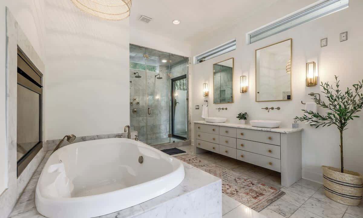 Photo of Bathroom in Aqua Monte