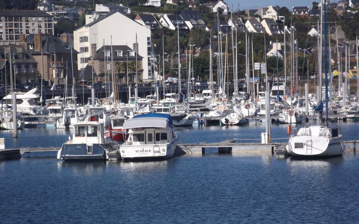 Photo of Others in Cite