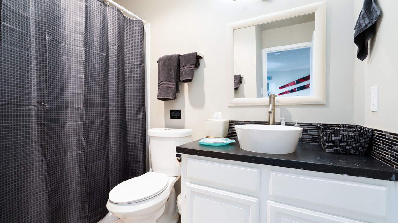 Photo of Bathroom in Point Venture