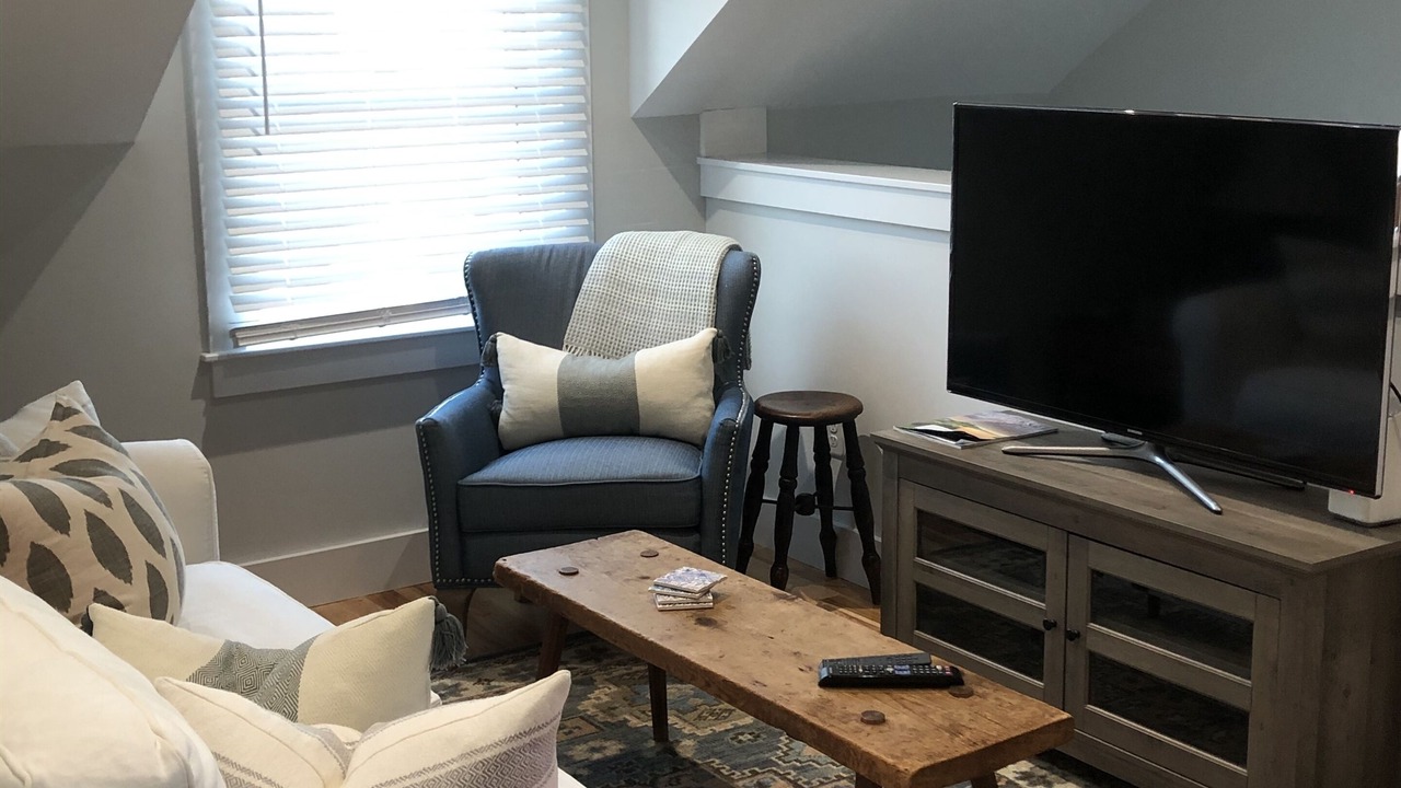 Photo of Livingroom in West of Town