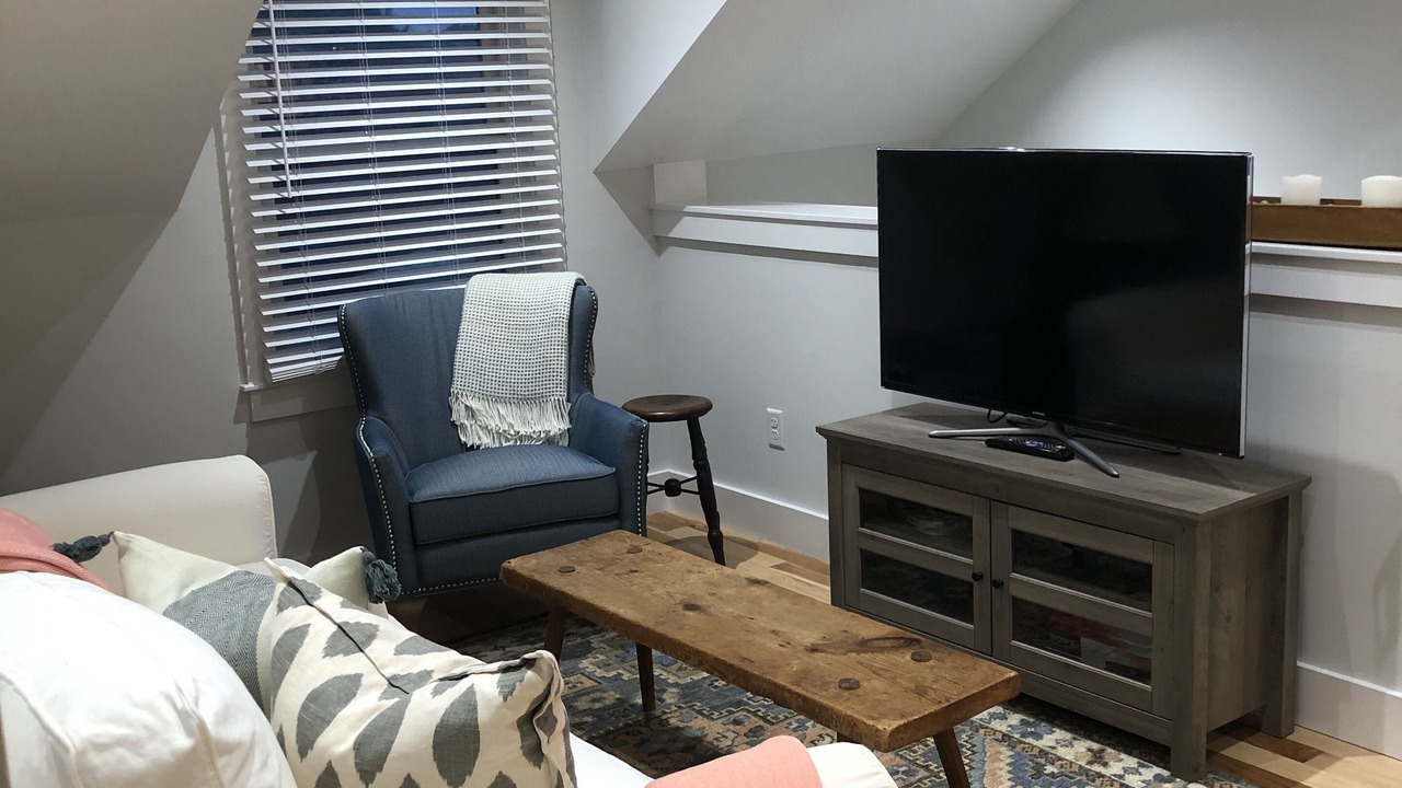 Photo of Livingroom in West of Town