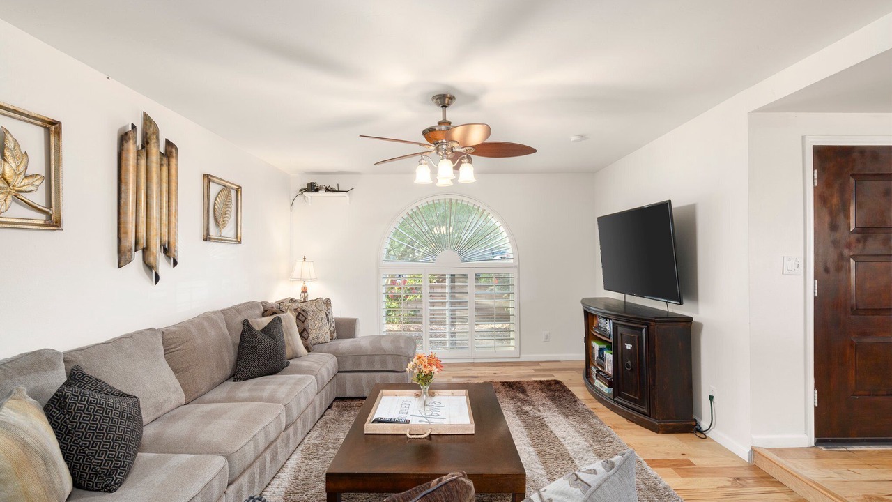 Photo of Livingroom in Scottsdale Highlands