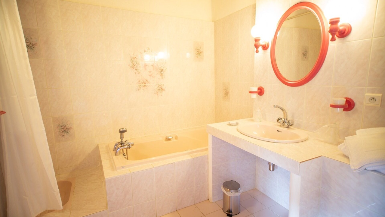 Photo of Bathroom in Ganges
