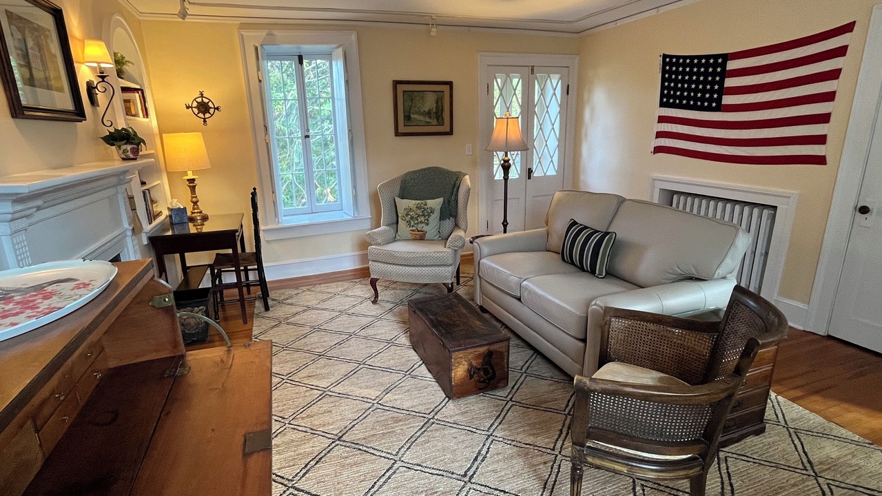 Photo of Livingroom in Lexington