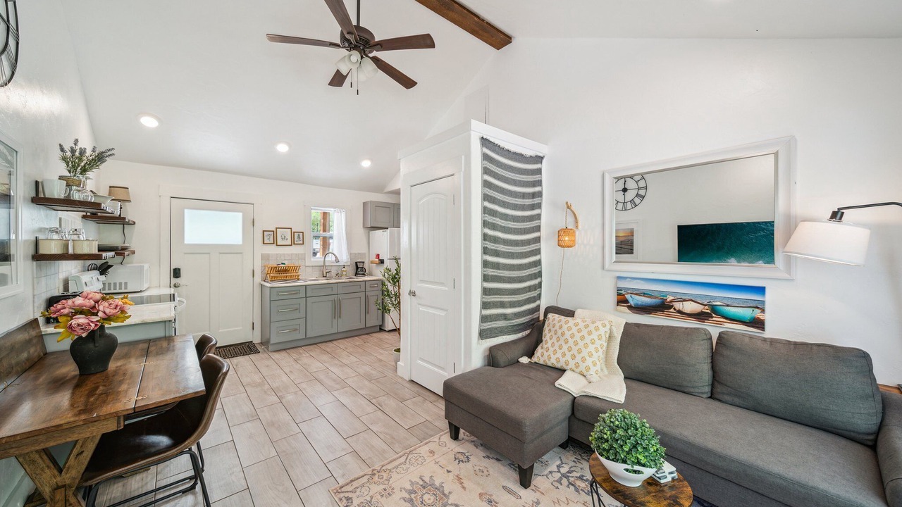 Photo of Livingroom in Grove
