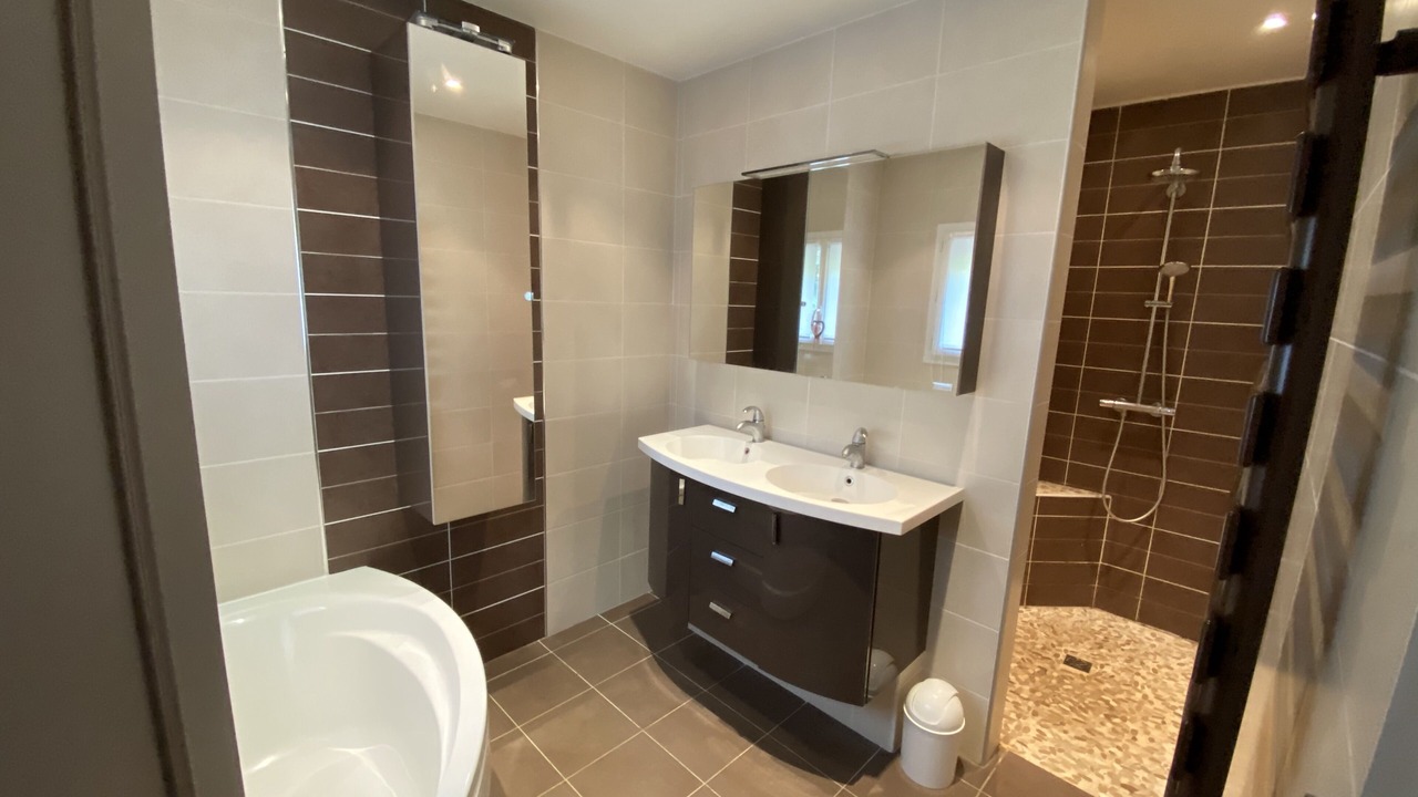 Photo of Bathroom in Bouc-Bel-Air