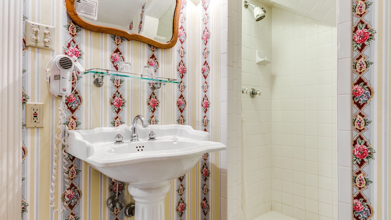 Photo of Bathroom in Arsenal